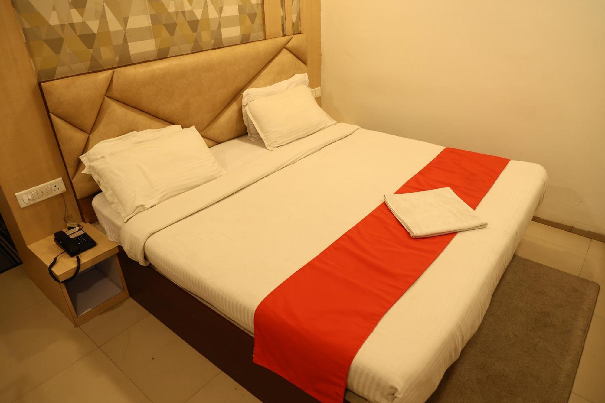 Hotel Bhubaneswari Classic Brahmapur Екстериор снимка